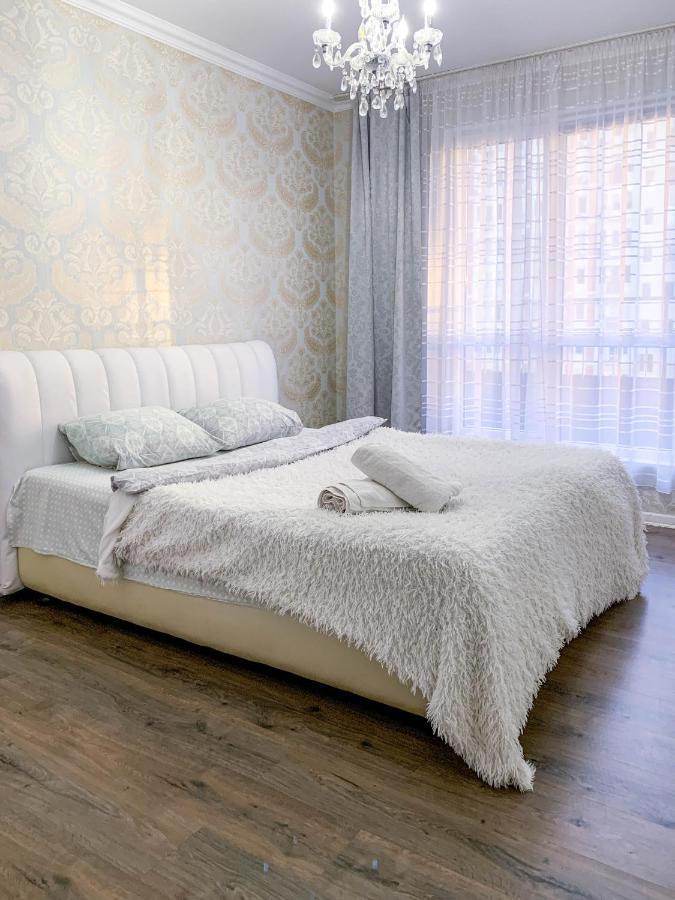 Grunvald Lux Apartment Kyiv Exterior photo